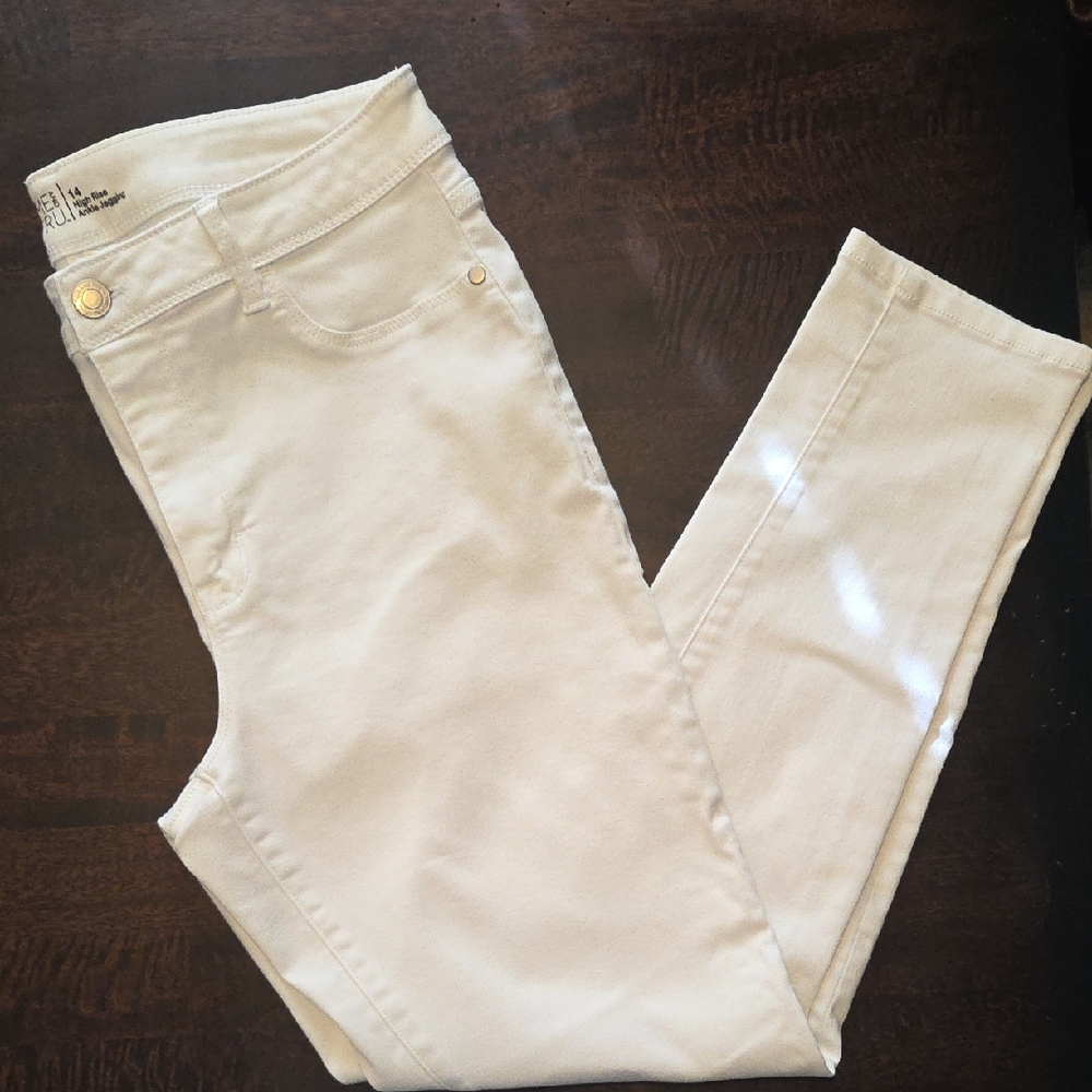 Time and Tru High Rise Ankle Jegging in White